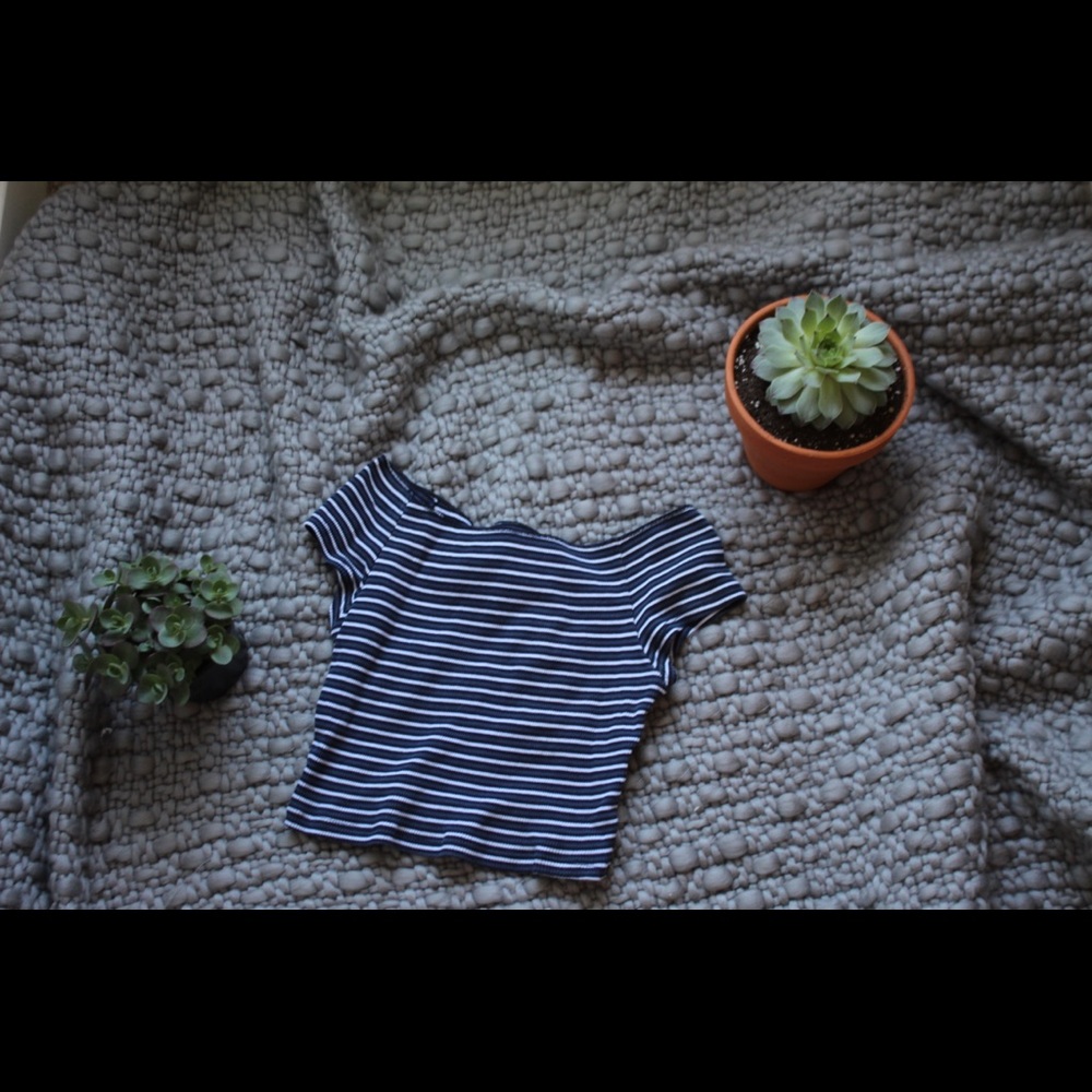 brandy melville crop top - Picture 2 of 2